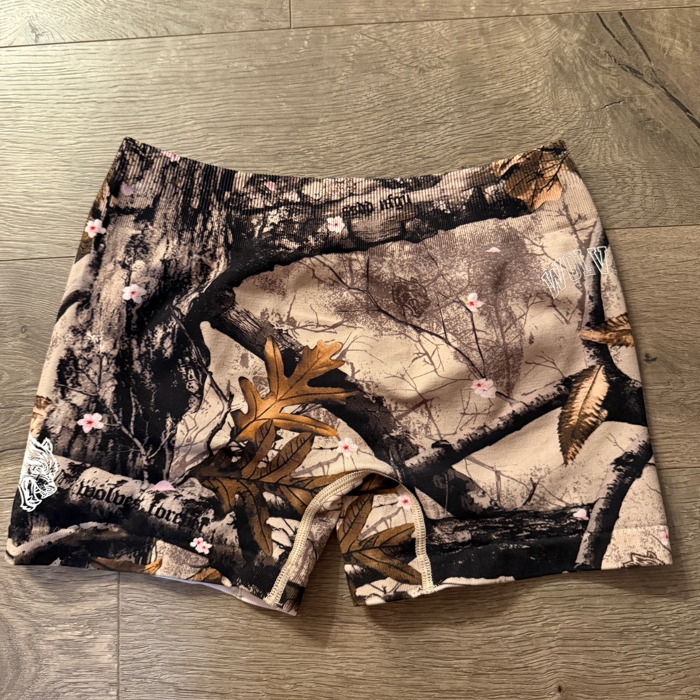 Darc Sport LOYALTY V2 EVERSON SEAMLESS “KATYA” SHORTS IN CHERRY BLOSSOM WOODLAND